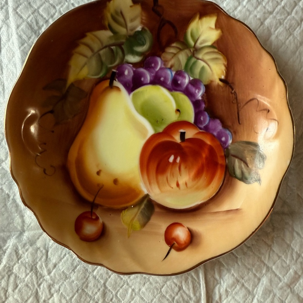 Beautiful Vintage Lefton China Hand Painted 6” Plate 2762, gold trimmed